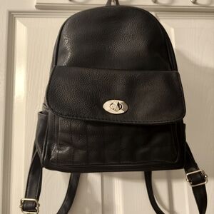 🖤🖤 Black Leather Backpack with Silver Clasp
